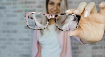 दृष्टि सुधार (विजन करेक्शन): प्रकार, फायदे और जोखिम – Vision Correction: Types, Benefits And Risks In Hindi